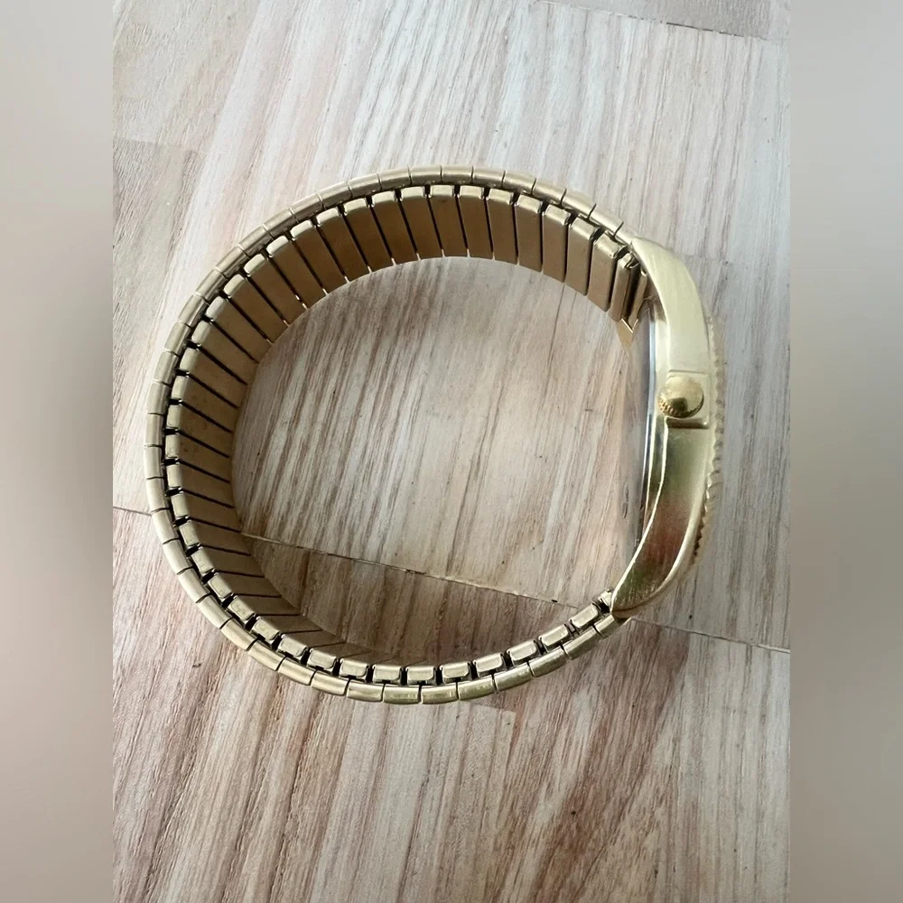 Acqua mens gold tone classic dress watch NEW BATTERY